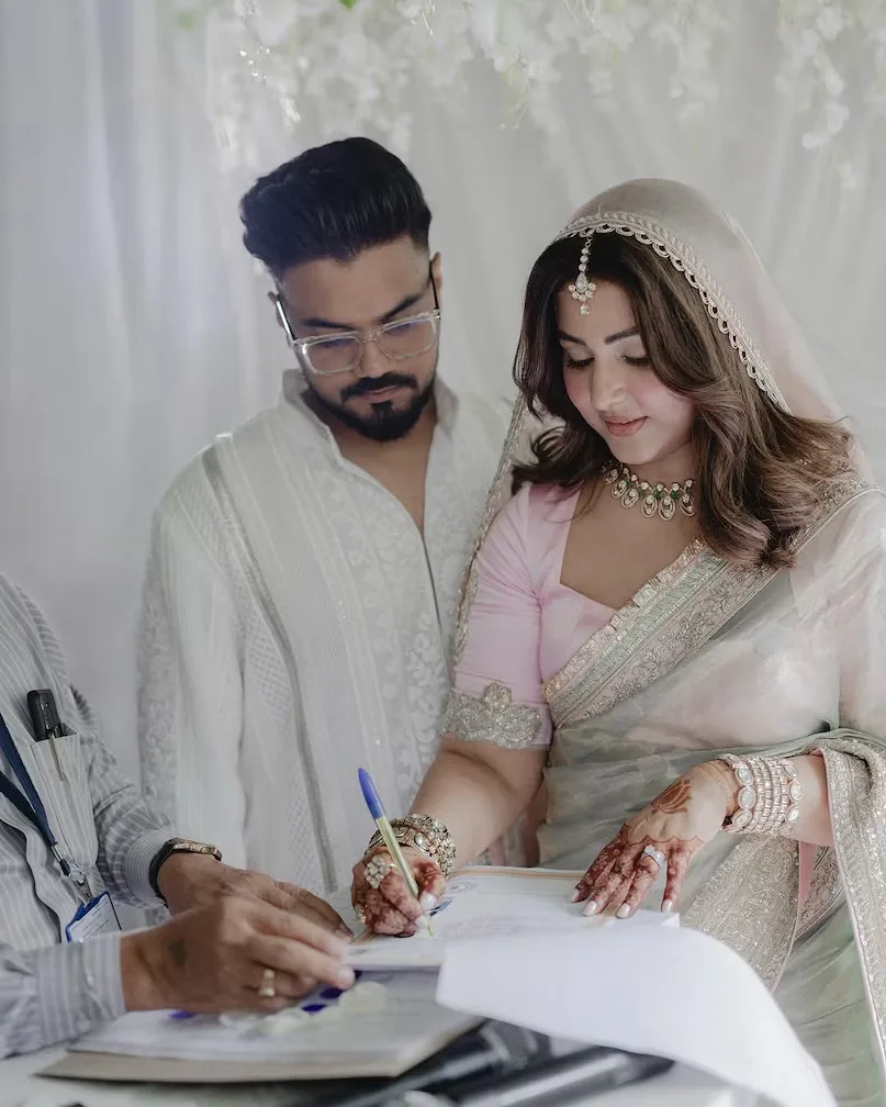 हिना खान बनीं रियल लाइफ दुल्हनिया, रॉकी के साथ लिए सात वचन — बॉलीवुड स्टाइल में रचाई शादी! 2 hina khan