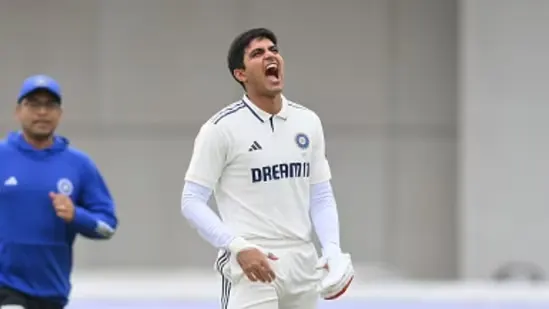 Shubman Gill Unwell: Asia Cup 2025 से पहले टीम इंडिया को बड़ा झटका 1 gill pain afp 1755929496803 1755929502803