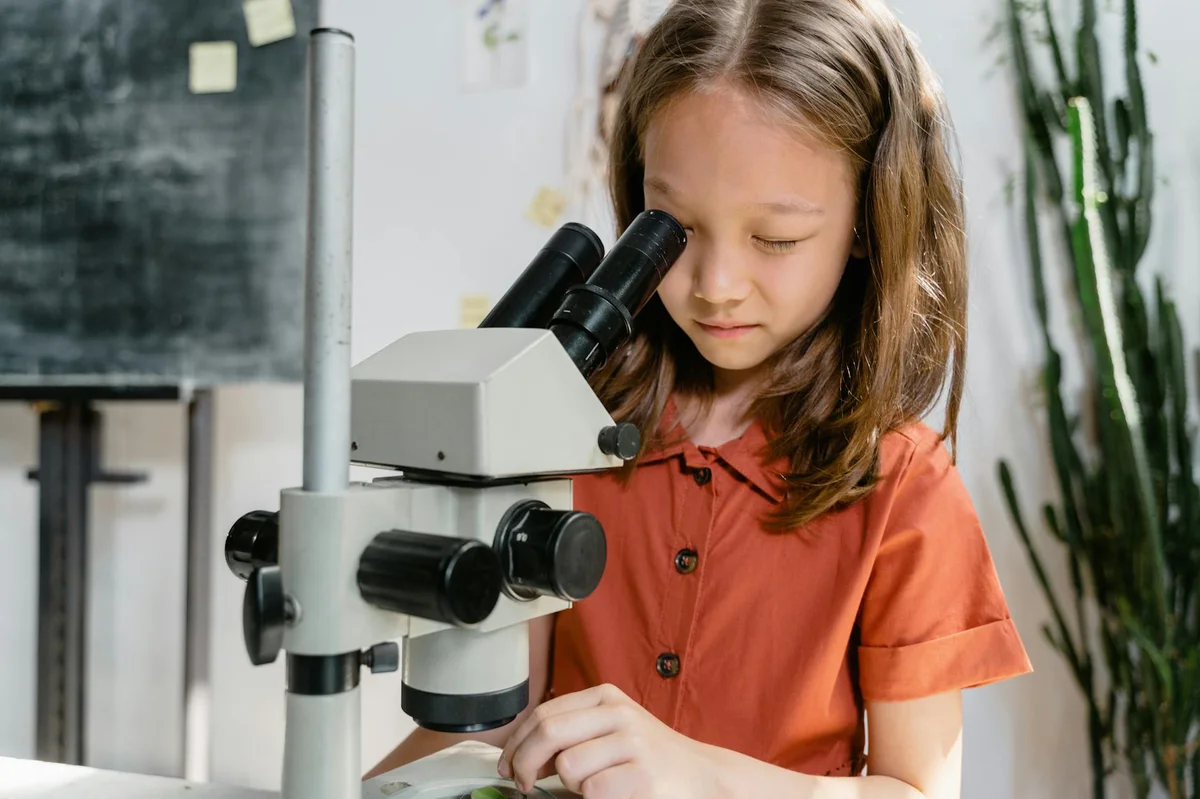 Quiz Of The Day: क्या आप बता सकते हैं कि पृथ्वी का सबसे गहरा स्थान कौन सा है? 1 Earth deepest place science question